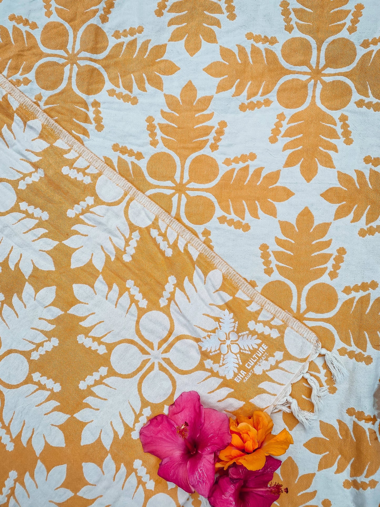 Abundant Golden ‘Ulu in Hawaiian Beach Blanket - EHA